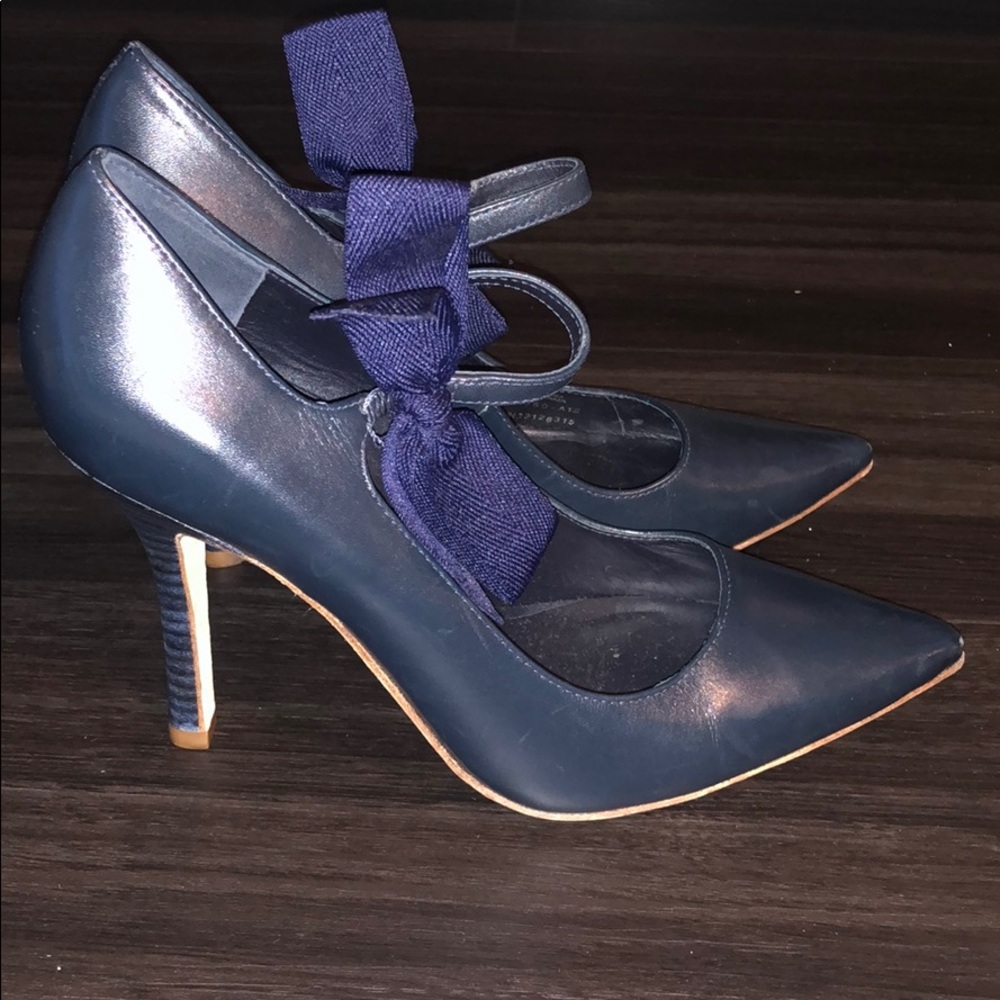Tory Burch navy blue bow ankle strap pump sz 37/7